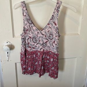 Beautiful floral blouse!!! 🌸